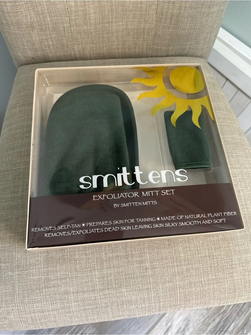 smitten Exfoliator Mitt Set in Dark Green